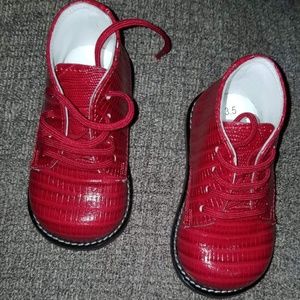 Josmo Walker red walking shoed